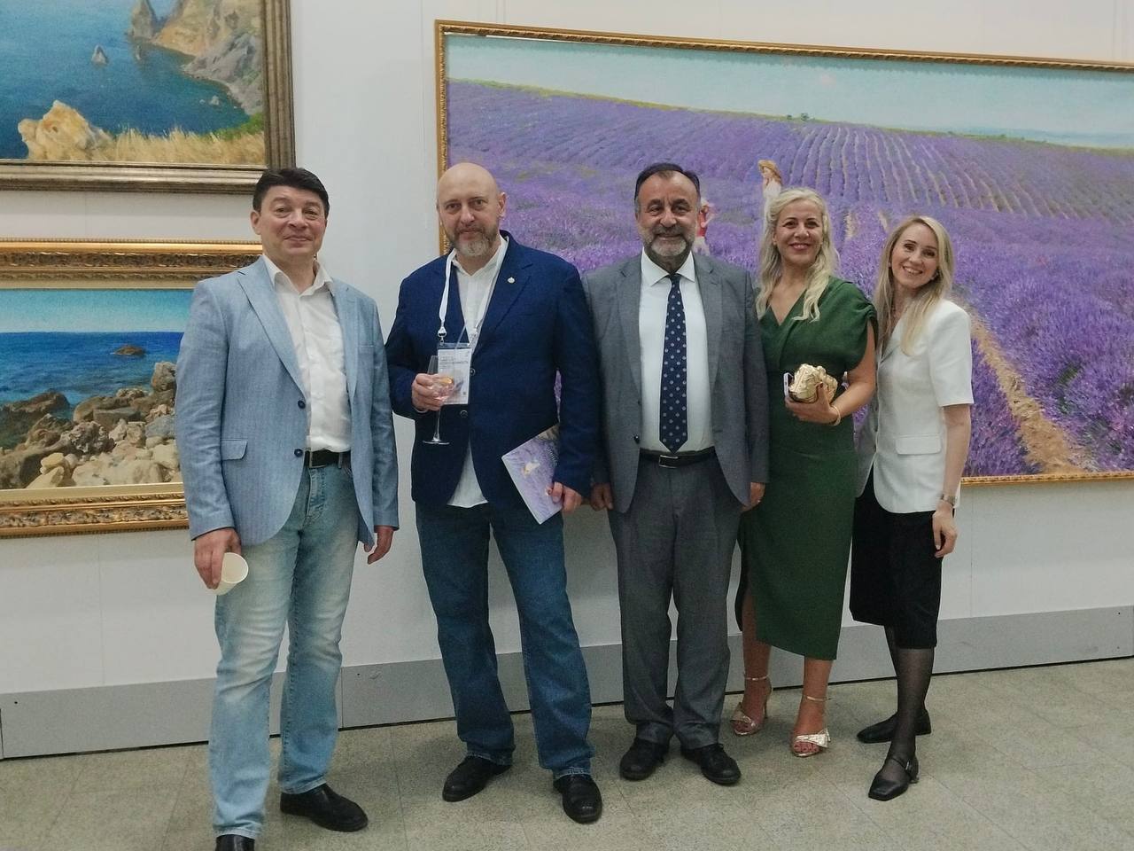 Изображение новости С 11 по 14 июня в Гостином Дворе в Москве проходит XV Московский международный фестиваль современного искусства «Традиции и современность».